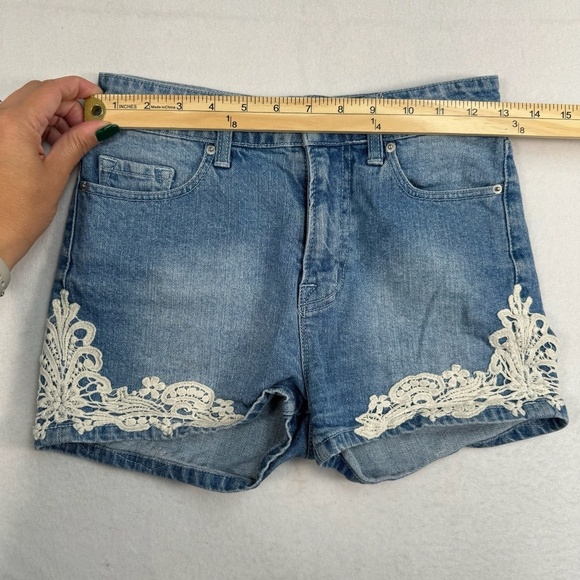 Bdg Lace Embroidered Erin Jean Shorts Womens Size 25 Light Wash High Rise - Picture 4 of 11